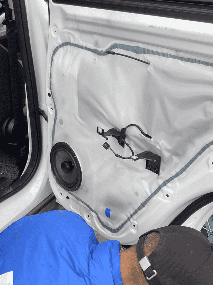 Xevaban.com ở 214 Giải Phóng là đơn vị chuyên cung cấp phụ kiện oto, đồ chơi oto, phụ kiện geely coolray, đồ chơi geely coolray, xevaban, 214 giải phóng, loa cánh geely coolray, độ loa cánh geely coolray, loa cửa xe geely coolray, loa bass mạnh geely coolray.